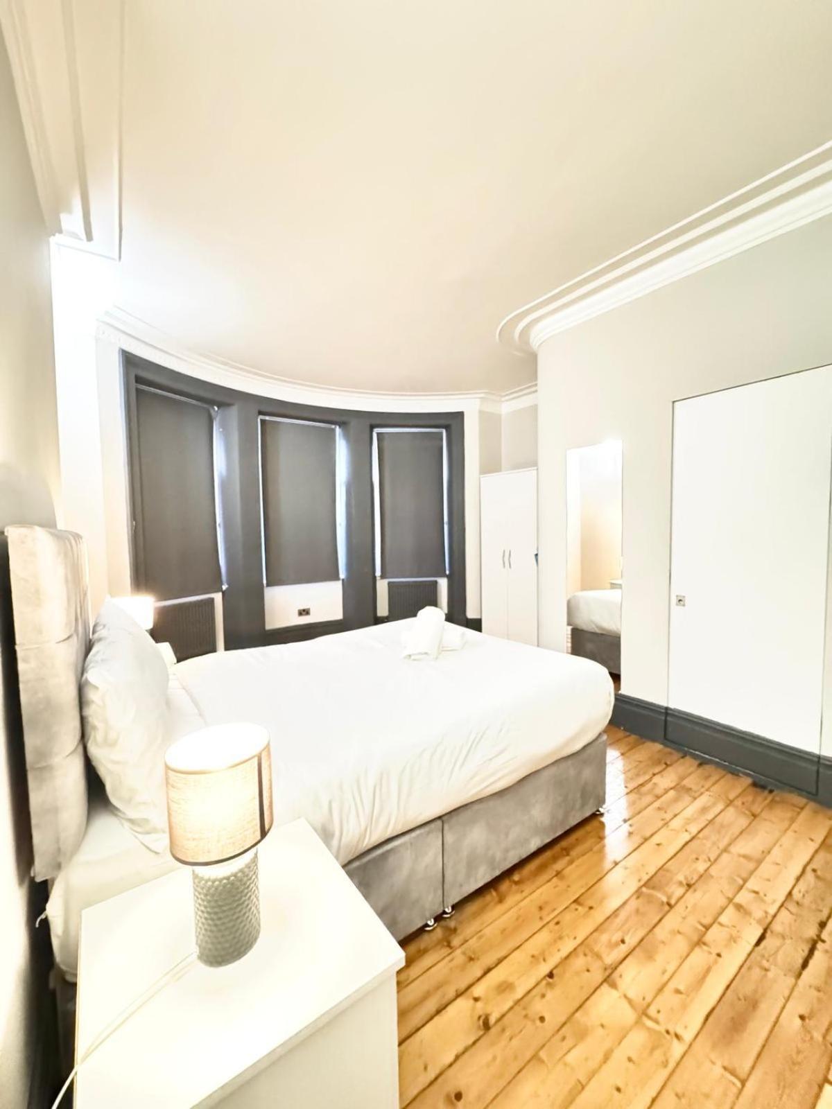 Beautiful Family Near Edgware Road Station *