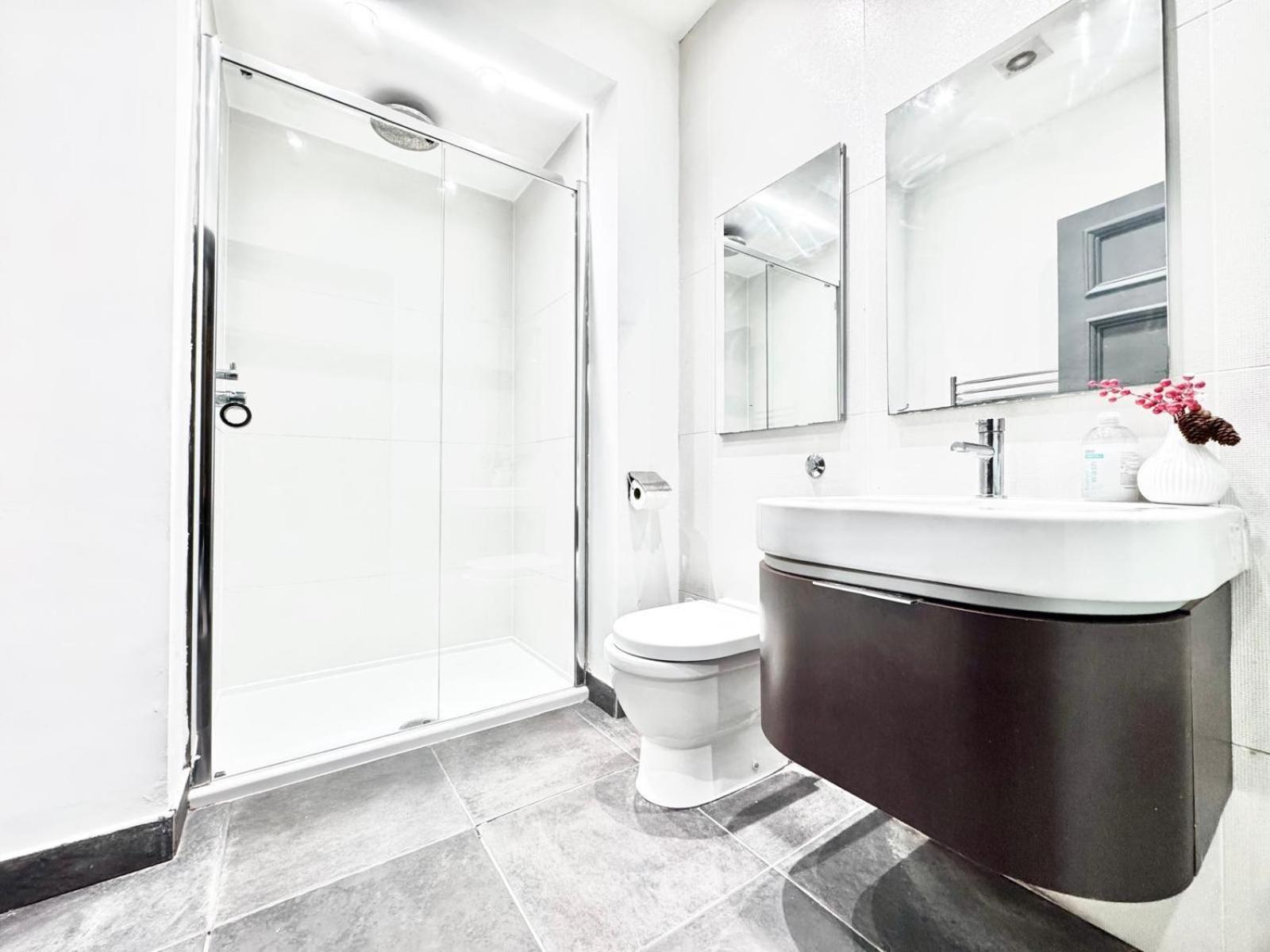 Beautiful Family Near Edgware Road Station *